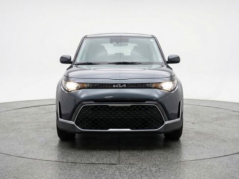 Used 2025 Kia Soul LX w/ LX Technology Package FWD image 2