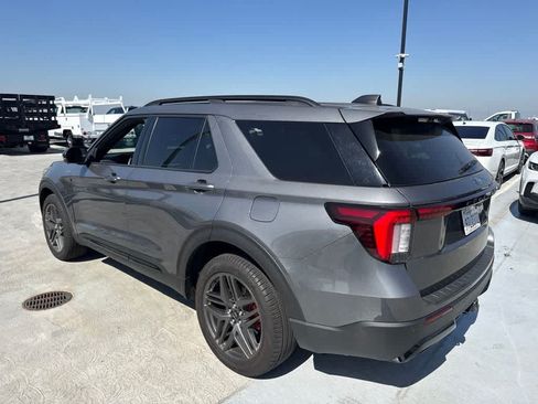 Used 2025 Ford Explorer ST-Line w/ ST-Line Street Pack AWD/4WD image 3