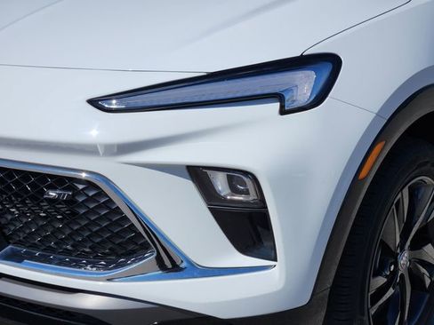 Used 2024 Buick Encore GX Sport Touring image 10