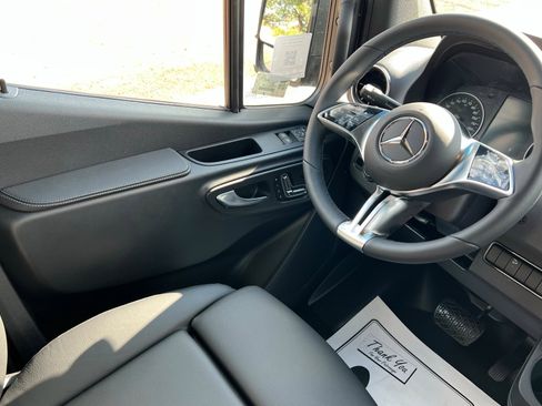 New 2025 Mercedes-Benz Sprinter 2500 image 11