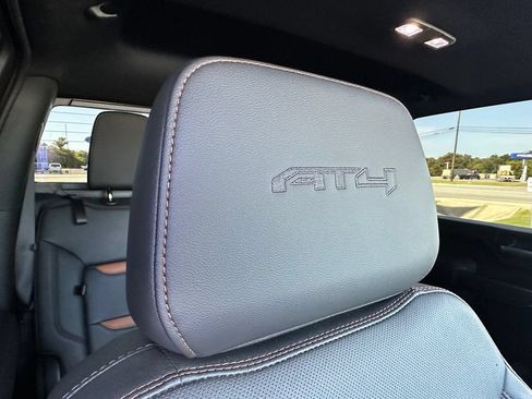 Used 2023 GMC Sierra 2500 AT4 w/ AT4 Preferred Package AWD/4WD image 18