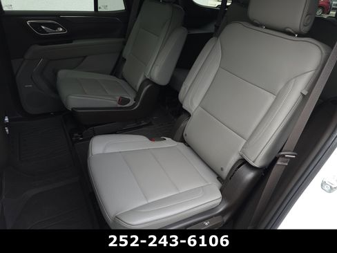 Used 2023 GMC Yukon SLT w/ SLT Premium Package image 32
