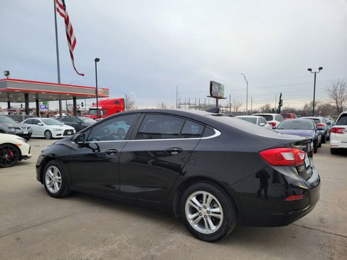 Used 2018 Chevrolet Cruze LT w/ Convenience Package image 5