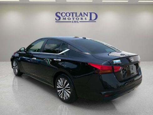Used 2024 Nissan Altima 2.5 SV FWD image 8