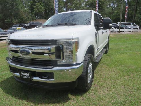 Used 2018 Ford F250 XLT AWD/4WD image 2