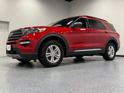 Used 2023 Ford Explorer XLT w/ Equipment Group 202A AWD/4WD image 4