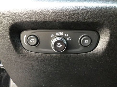 Used 2021 Chevrolet Traverse LT FWD image 26