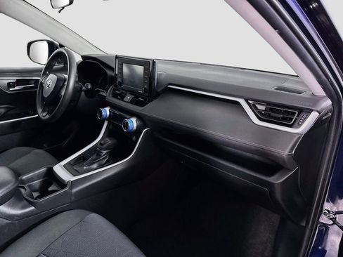 Used 2020 Toyota RAV4 XLE FWD image 19