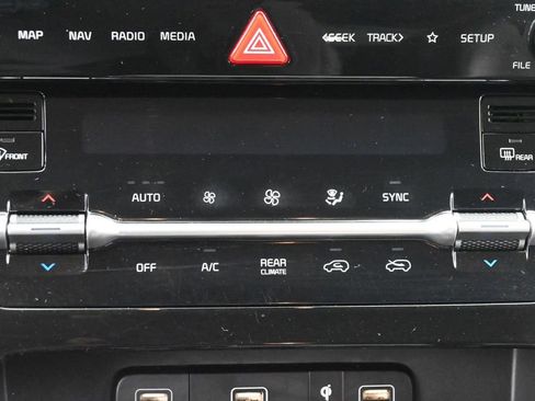 Used 2024 Kia Carnival EX FWD image 14