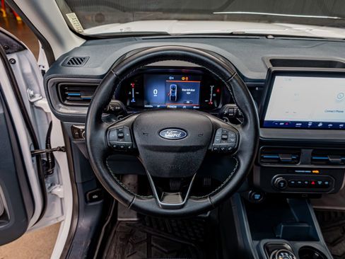 Used 2025 Ford Maverick Lobo image 15