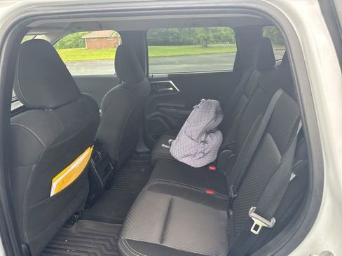 Used 2022 Mitsubishi Outlander ES FWD image 47