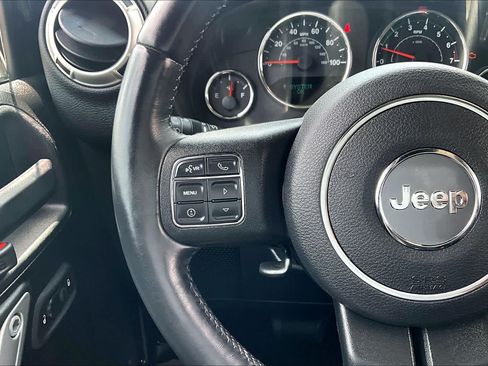 Used 2017 Jeep Wrangler Unlimited Sahara w/ Connectivity Group AWD/4WD image 22