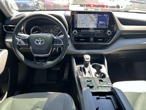 Used 2021 Toyota Highlander Limited AWD/4WD image 17