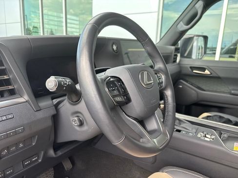 Used 2025 Lexus GX 550 w/ Accessory Package (CT) AWD/4WD image 6