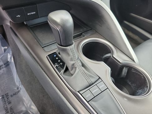 Used 2024 Toyota Camry SE w/ Convenience Package FWD image 32