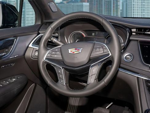 Used 2025 Cadillac XT5 Premium Luxury image 22