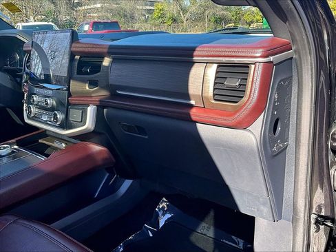 Used 2023 Ford Expedition Max Limited image 27