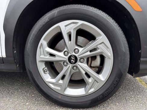 Used 2023 Hyundai Kona SEL w/ Convenience Package AWD/4WD image 6