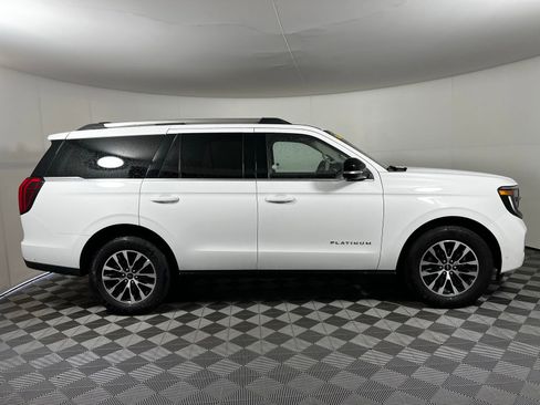 Used 2025 Ford Expedition Platinum AWD/4WD image 4