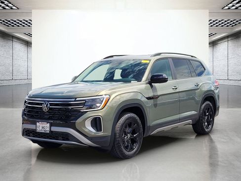 Certified 2025 Volkswagen Atlas Peak Edition SE AWD/4WD image 11