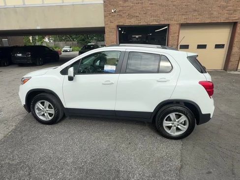 Used 2022 Chevrolet Trax LT w/ LT Convenience Package AWD/4WD image 7