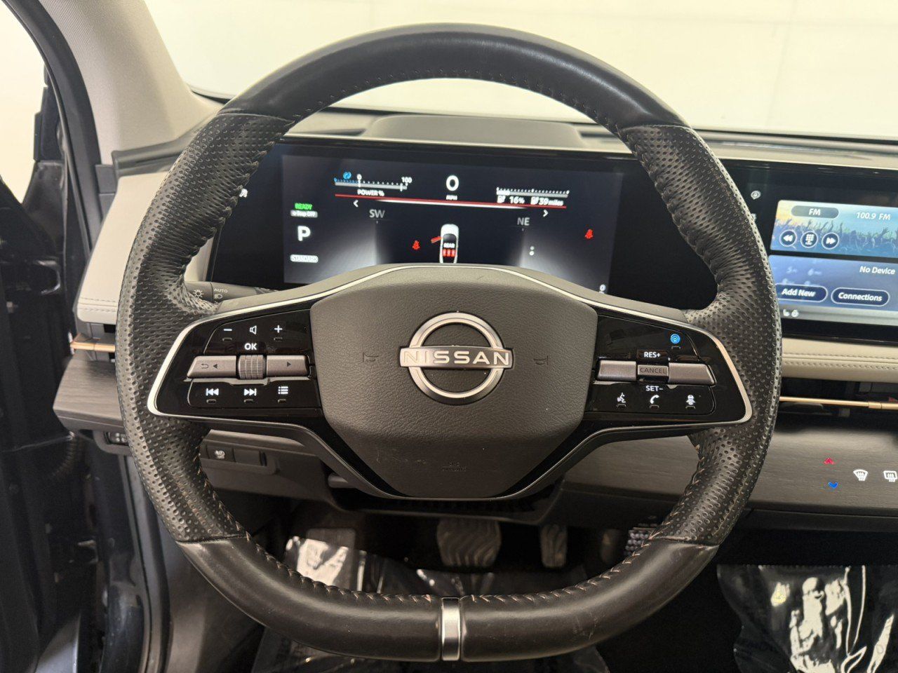 Used 2024 Nissan Ariya AWD image 21