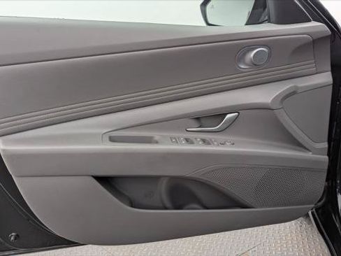 Used 2025 Hyundai Elantra SEL FWD image 13