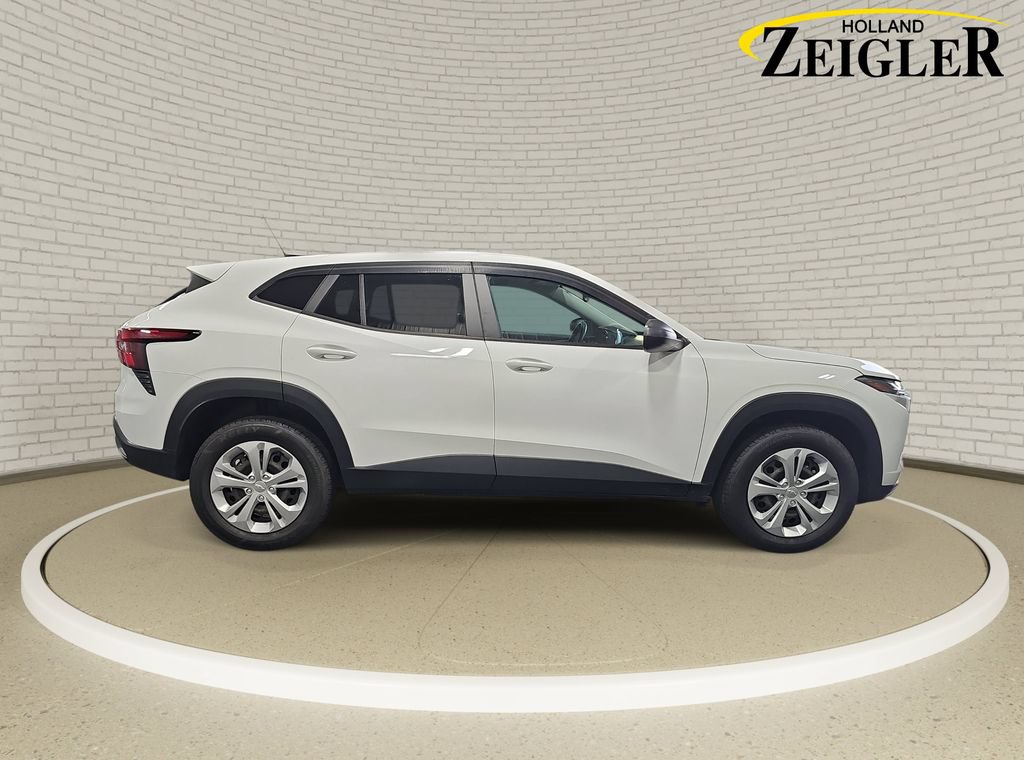 Used 2024 Chevrolet Trax LS FWD image 4