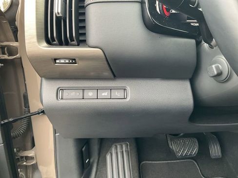 Certified 2023 Nissan Pathfinder Platinum w/ Lighting Package (N92) AWD/4WD image 19