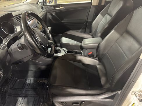 Used 2018 Volkswagen Tiguan SE image 9