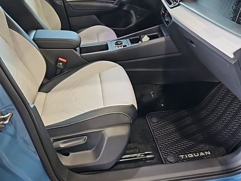 New 2025 Volkswagen Tiguan SE image 13