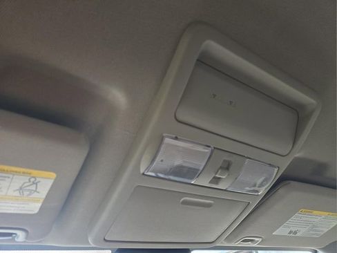 Used 2024 Nissan Frontier SV w/ SV Convenience Package image 25