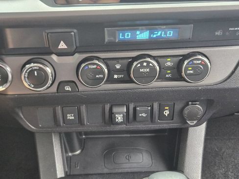 Used 2021 Toyota Tacoma TRD Off-Road AWD/4WD image 25