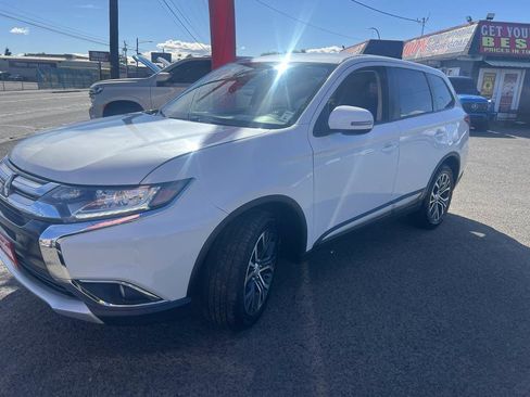 Used 2018 Mitsubishi Outlander SE FWD image 3