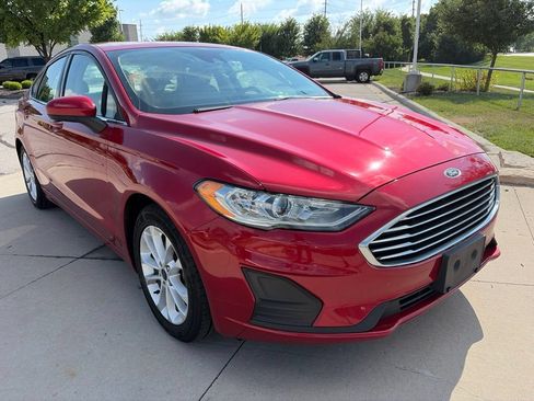 Used 2020 Ford Fusion SE FWD image 2