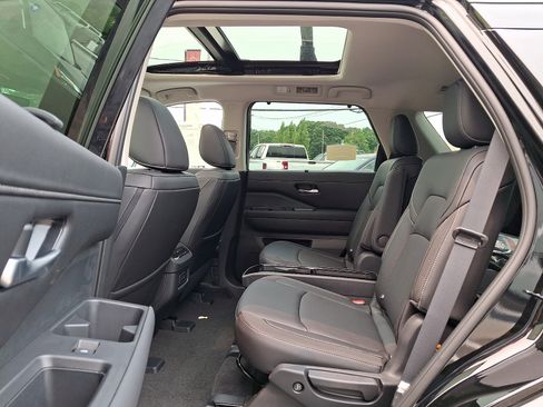 New 2026 Nissan Pathfinder SL w/ SL Premium Package AWD/4WD image 7