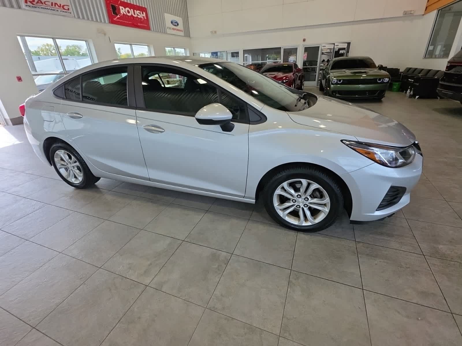 Used 2019 Chevrolet Cruze LS w/ LS Convenience Package FWD image 4