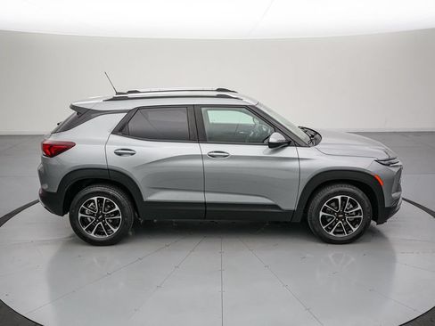 Used 2024 Chevrolet TrailBlazer LT w/ Driver Confidence Package FWD image 3