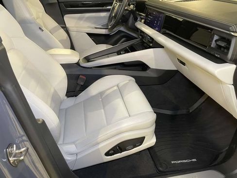Certified 2026 Porsche Macan 4 Electric AWD/4WD image 23