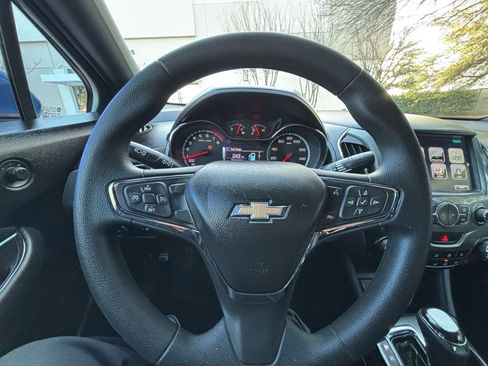 Used 2018 Chevrolet Cruze LT w/ Sun And Sound Package image 23