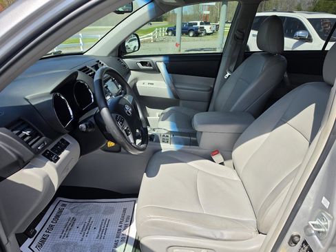 Used 2013 Toyota Highlander SE image 3