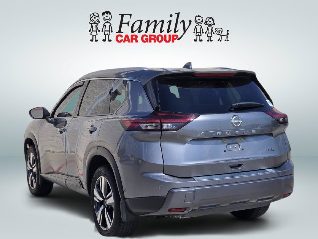 Used 2025 Nissan Rogue SL w/ SL Premium Package FWD image 3