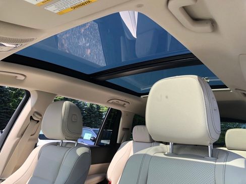 New 2025 Mercedes-Benz GLS 450 4MATIC image 15