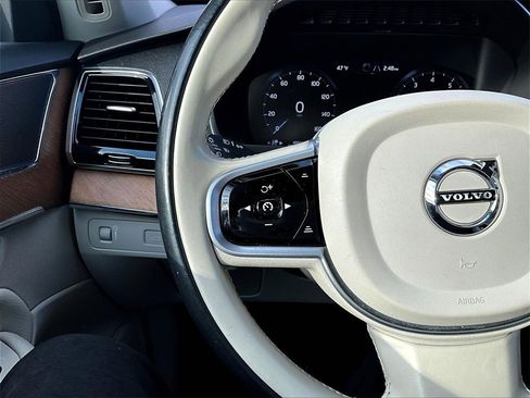Used 2021 Volvo XC90 T6 Momentum w/ Protection Package Premier image 16