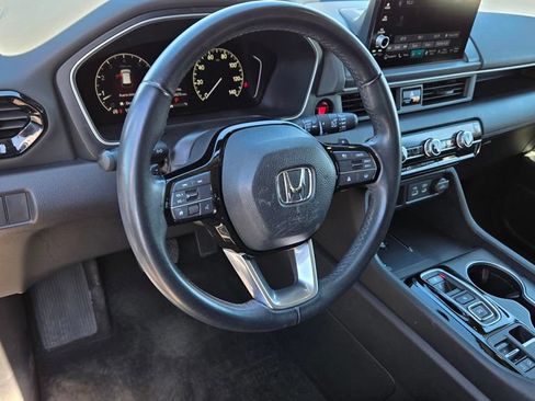 Used 2024 Honda Pilot Touring image 9