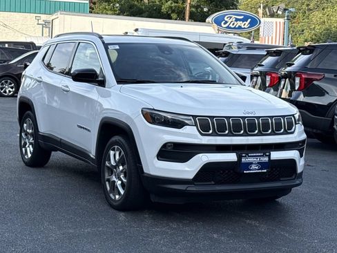 Used 2022 Jeep Compass Latitude w/ Sun and Sound Group AWD/4WD image 1
