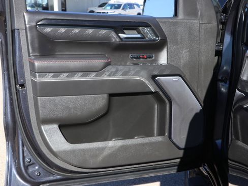 Used 2024 GMC Sierra 1500 AT4X image 10