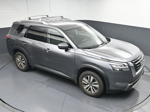 Certified 2025 Nissan Pathfinder SL image 34