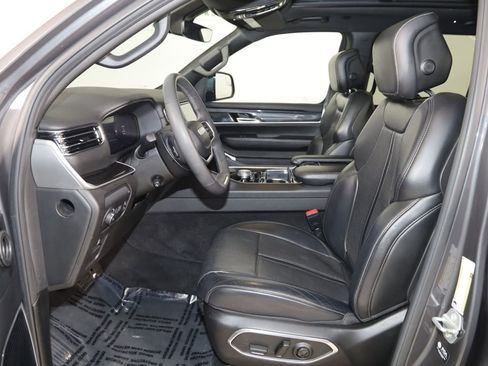 Used 2022 Jeep Wagoneer Series I w/ Premium Group I AWD/4WD image 13
