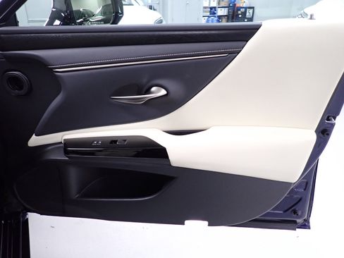 Used 2022 Lexus ES 250 w/ Premium Package image 7